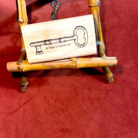 Key 🔑 - Picture 1 of 3